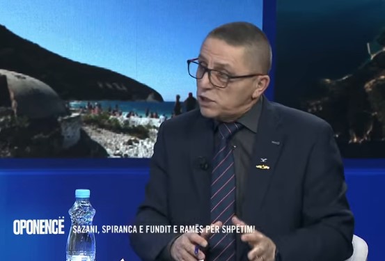 Artur Mecollari ishulli i Sazanit