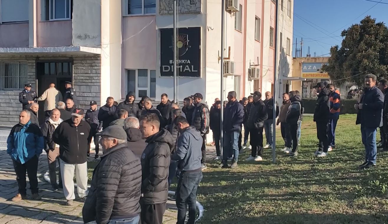 Banorët e fshatrave në Dimal në protestë: U përmbytëm 4 herë brenda një muaji! 12 Capture 127