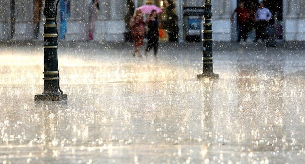 Moti i keq ‘mbërthen’ Shqipërinë/ Reshjet sjellin probleme edhe në Elbasan, dy banesa përmbyten në Belsh