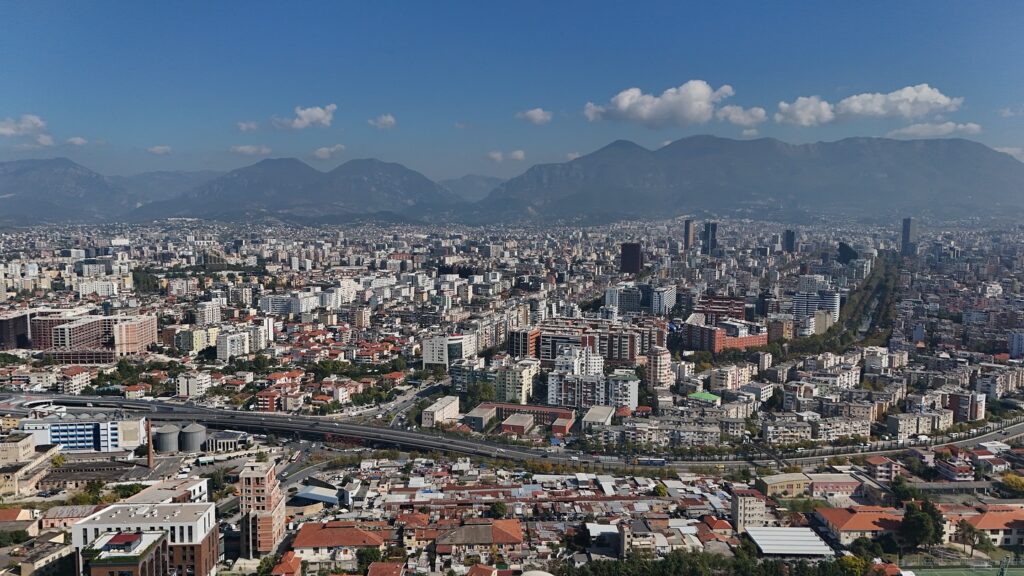 Tirana nga lart apartamente ndertesa foto Kadastra 1024x576 1