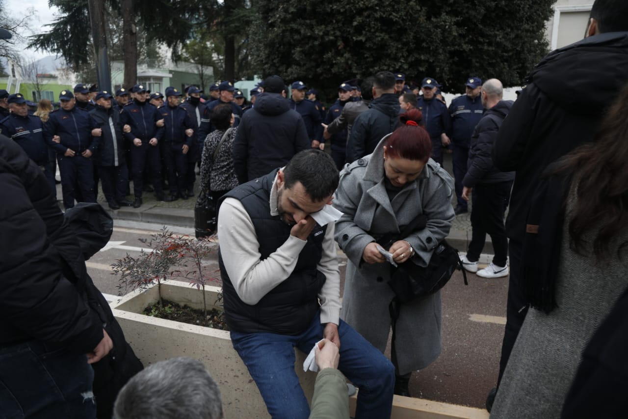 Përfundoi në spital pas përplasjes me policinë, Adriatik Lapaj sërish në telashe, procedohet. 4 aktivistë të “Shqipëria bëhet” në pranga. Akuzat 6 WhatsApp Image 2026 01 04 at 16.07.01