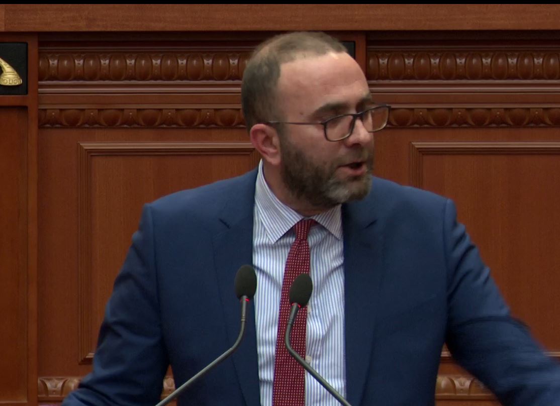“Balluku po ndërton një shtet paralel për të penguar drejtësinë”, Bardhi: Po hetohet për 11 tendera me kosto 1.1 mld euro! Po ble heshtjen e bashkëpunëtorëve 1 bardhi 4