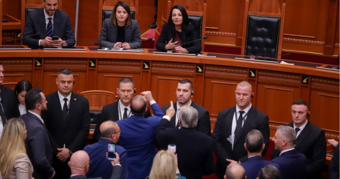 “Po të jetë burrë, le të vijë Rama”, Berisha shpërthen: Siç dorëzuat Veliajn, do dorëzoni dhe Belindën