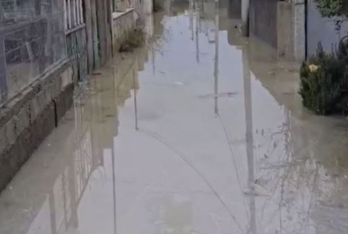 Rritet niveli i ujit në Durrës, 400 banorë të evakuuar
