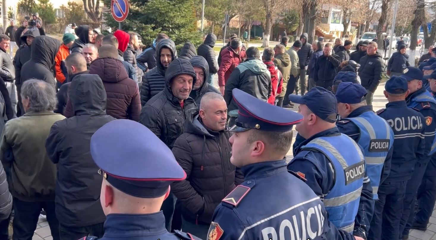 fermeret proteste