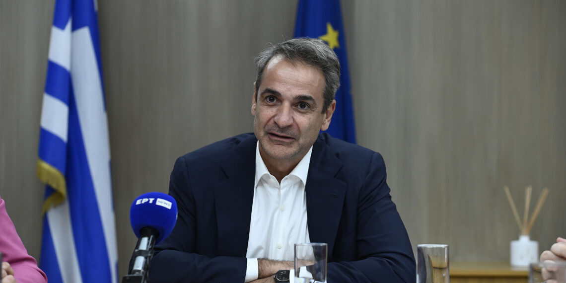 Mitsotakis hap dialogun me fermerët pas protestave, qeveria greke njofton masa lehtësuese 17 mitsotakis intime 4 1140x570 1