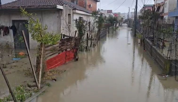 Moti i keq shkakton ndërprerje të energjisë elektrike në disa zona të qarkut Elbasan