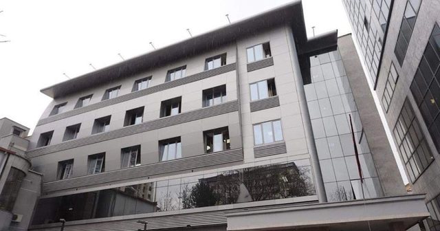 Ministria e Shëndetësisë rrit çmimet e ilaçeve brenda ditës me 4000% 1 sssss