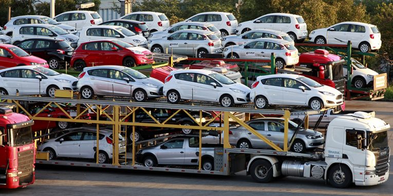 Kufizime për automjetet e reja, ligji i ri: Vetëm nëse përmbushin kërkesat e për emetimet e CO₂