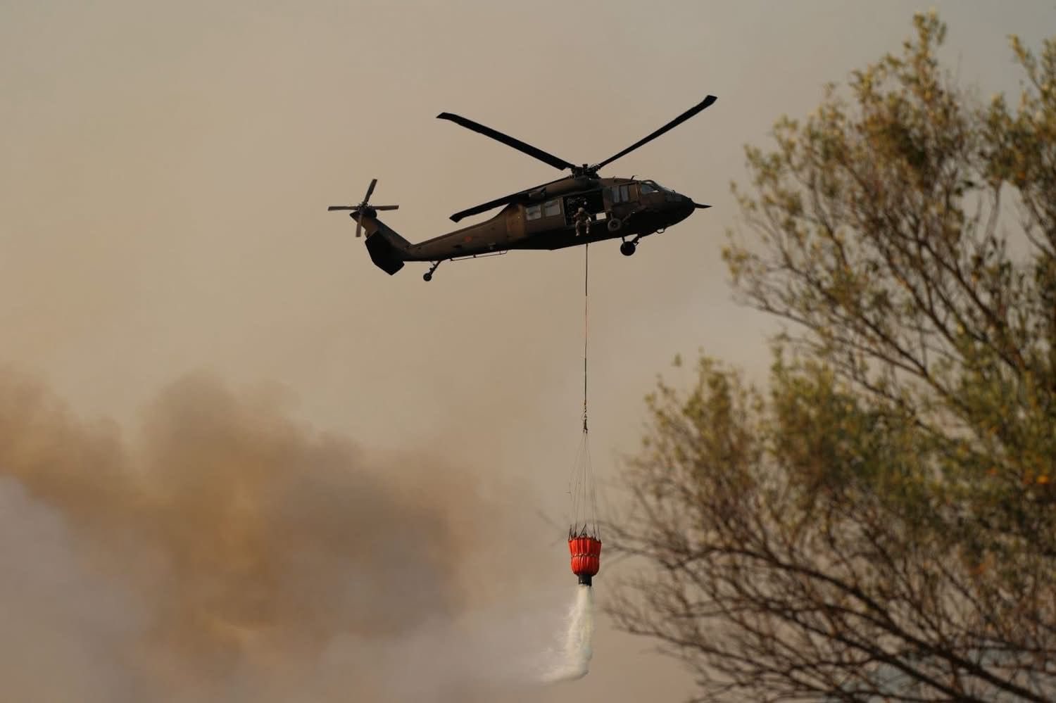zjarret helikopter
