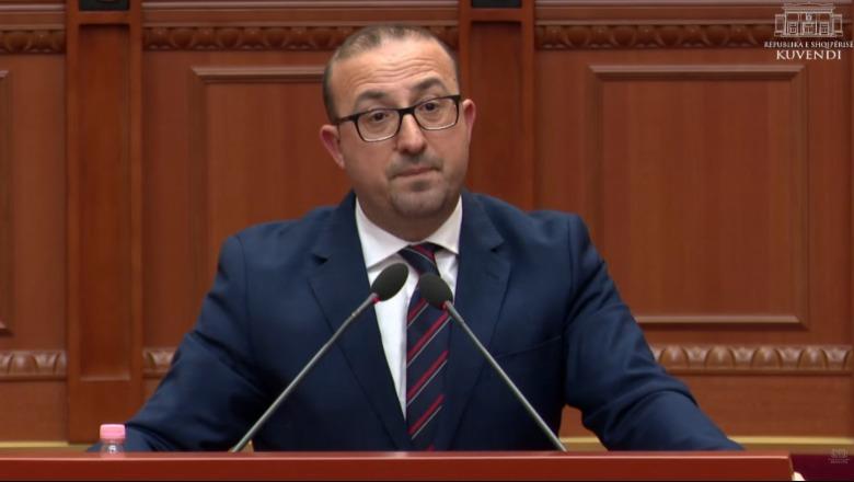 Korreshi vazhdon sarkazmën me ministrin: O Toni, kryetari i KLP-së tall ‘xhevahiret’ në komision, ti do të na fusësh në BE
