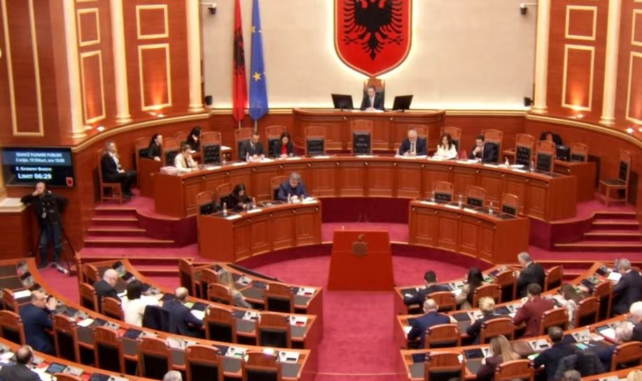 Ndryshimet në qeveri u miratuan dje në Kuvend, betohen sot para Presidentit ministrat e rinj 7 1771571597 Kuvend 1