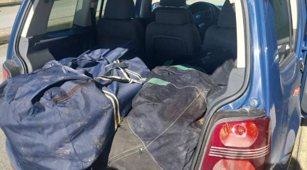 Kapen 75 kg kanabis në kufirin greko-shqiptar, arrestohet 54-vjeçari nga Shqipëria 2 23