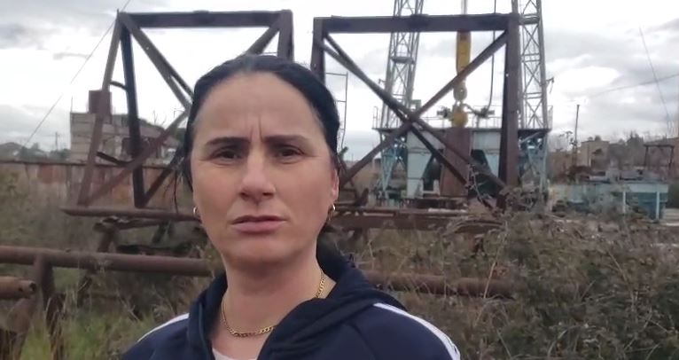 “Më hoqën nga puna”, punonjësja e pastrimit kërcënoi se do të hidhej nga kulla e ish-uzinës: Kishim mbi dy muaj pa marrë pagat 8 345435