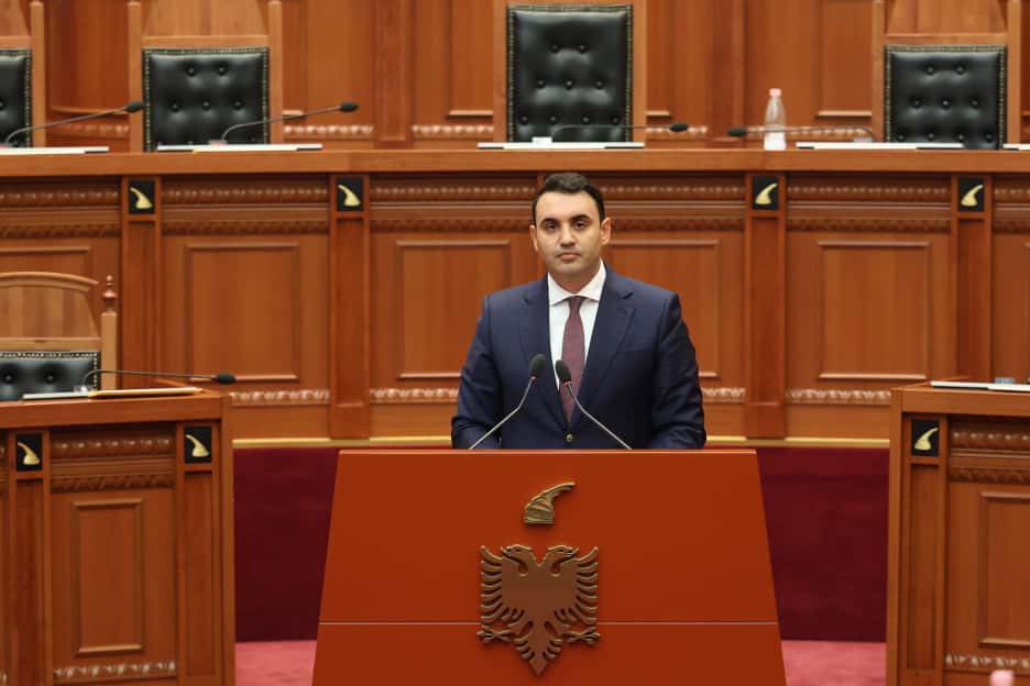 Nismat ligjore të PS për pezullimet/ “S’do që hetimi të shkojë në zyrën e tij”, Këlliçi i kthehet ashpër Ramës: S’lejojmë Bllok të ri në Tiranë, 35 vite pas rrëzimit të diktaturës! 12 634786750 1470446871108845 4233305979977502019 n