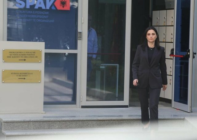 Prokuroria ‘i shkon’ në zyrë Sakos, sekuestrohen dosjet për argjinaturën e Erzenit 8 640 0 6984bbf70cb34