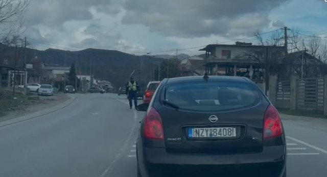 Fluks në aksin Maliq - Moglicë, policia postbllok: Nuk lejohen kamionët 5 640 0 6999bf51ccc0f