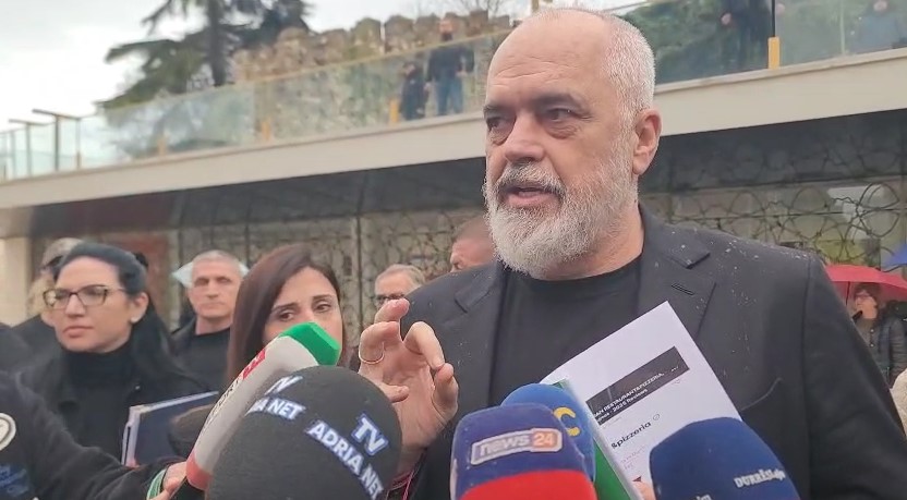 Debate në mbledhjen e Ramës me banorët e Durrësit: Ika fare, ju do dilni të humbur, mos më bëni karshillik