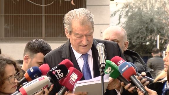 Berisha në SPAK për masën ”detyrim paraqitje”: Altin Dumani kërkoi hetimin e mbesave të mia, edhe 4 vite para lindjes së tyre! Hetim 30-vjeçar për… 1 BERISHA 15