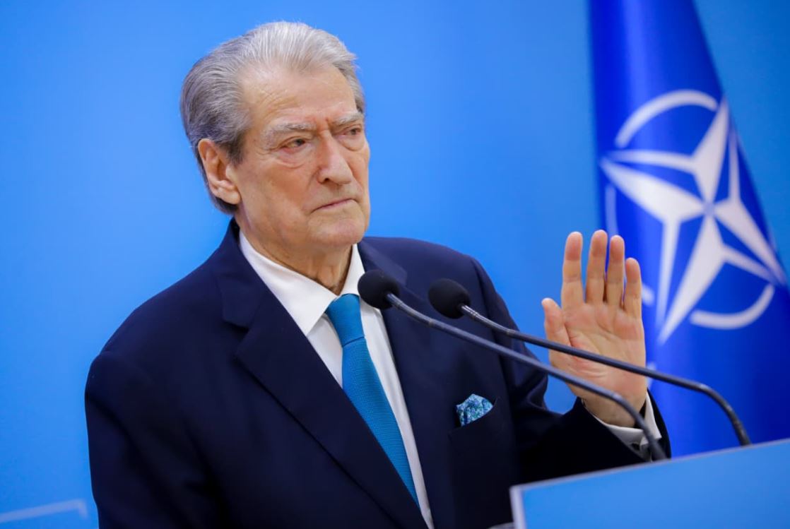 “Rama, Shqipërinë dhe integrimin e jep, por “Lubi” Ballukun nuk e lëshon”/ Berisha: E ka kuptuar se nuk ka mëshirë, zv.kryeministrja e ka kërcënuar se do e marrë me vete! 8 Berisha konferenca ne PD