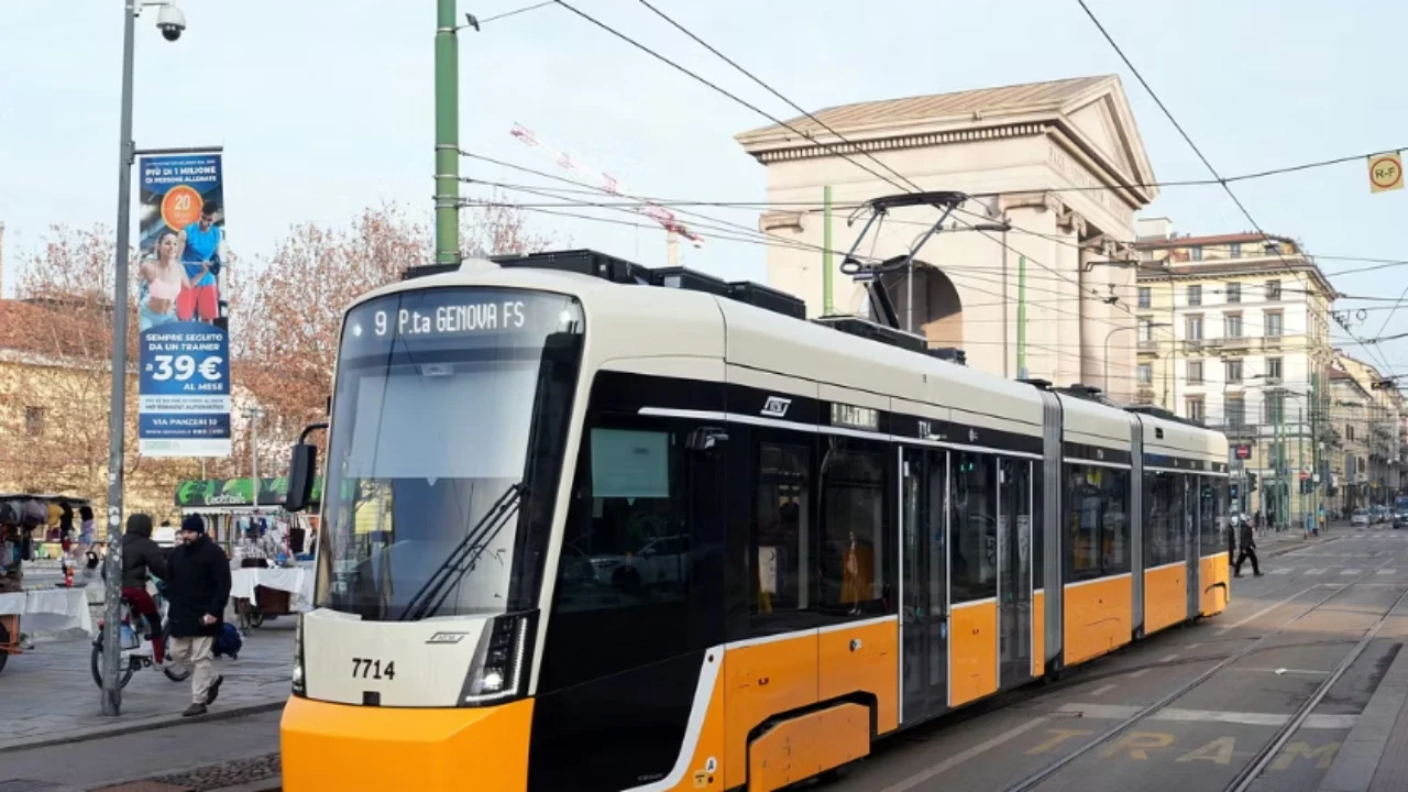 Aksident i rëndë në Milano: tramvaji del nga shinat dhe përplas këmbësorët, ka të plagosur FOTO)