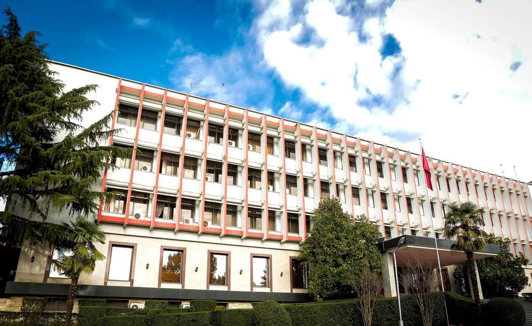 Raketa balistike në hapësirën ajrore të Turqisë/ Ministria e Jashtme: Shqipëria në solidaritet me Ankaranë! Sulmet e Iranit rrezikojnë të destabilizojnë rajonin 14 Ministria e Jashtme