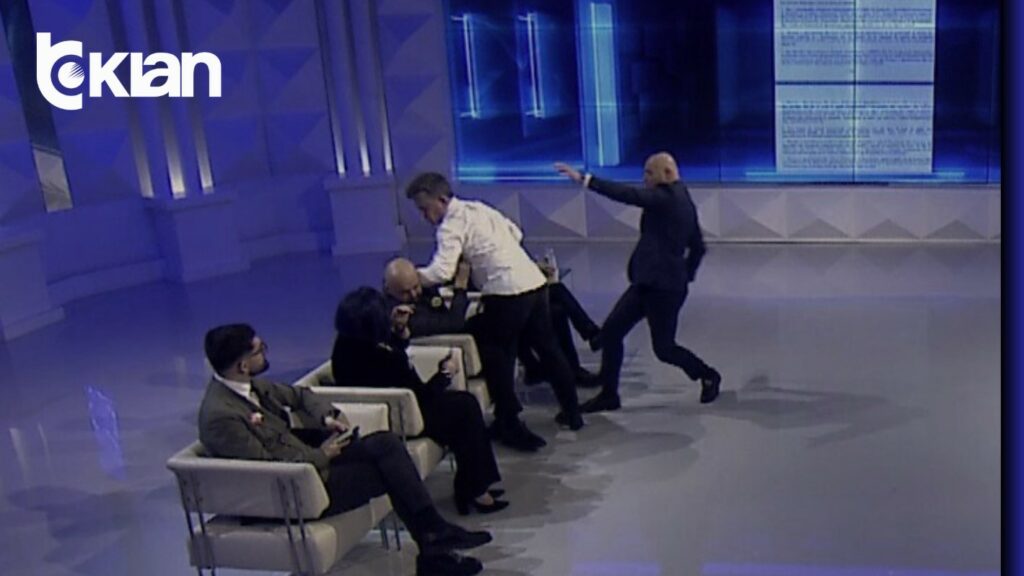 VIDEO/ Plas sherri në “Opinion”, Berat Buzhala i sulet Albatros Rexhajt