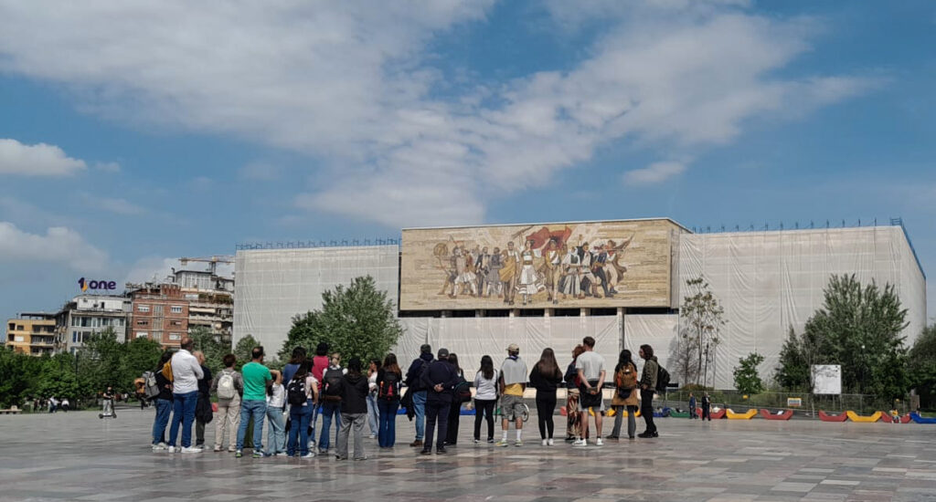 Turizmi i dobët në janar, ja si ndryshoi harta e vizitorëve 13 Turizem turiste. pranvere Tirane 1024x550 1