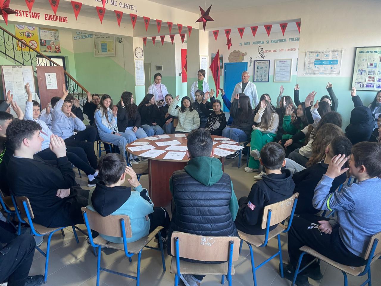 Foto në shkollën nëntëvjecare "Osman Sula", ku u organizua një seancë sensibilizimi në kuadër të "MandaGREEN"