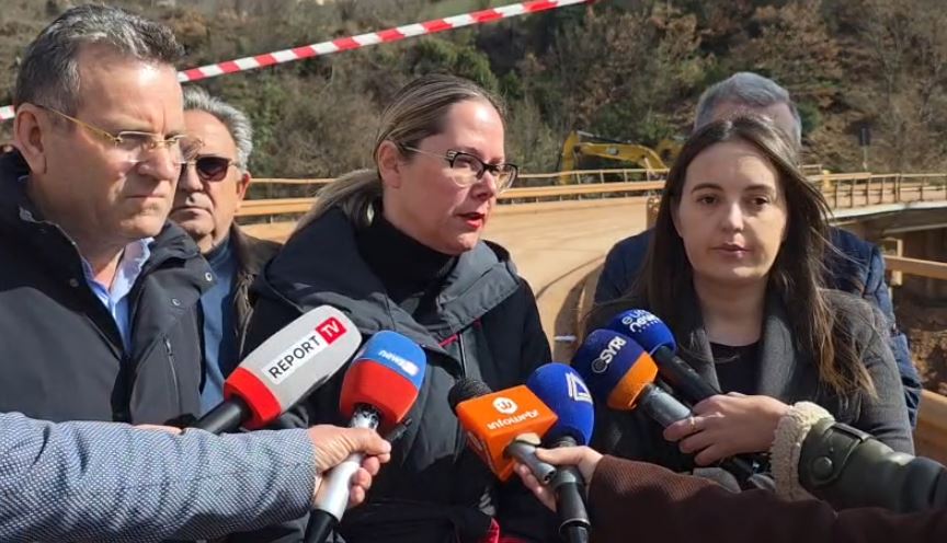 Shembjet në Dragostunjë/ “Juglindja e bllokuar”, deputetja e PD: Rama zbret me helikopter në Korçë, shqiptarët maleve! Rrugët e florinjta… 12 deputete