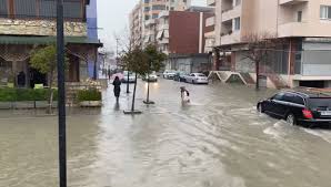 Përkeqësimi i motit, pritet intensitet i lartë i reshjeve nga e premtja në Durrës/ Shërbimi Meteorologjik Ushtarak: Të merren masa! 4 durres 1