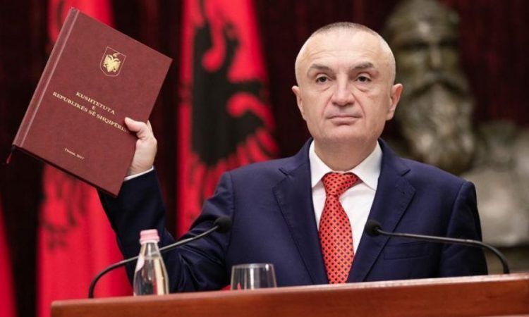 “Duan të bëjnë ligje me porosi për reformën në drejtësi”/Meta: I thoni të lexojë Kushtetutën, se u bë gazi i botës 13 ilir meta