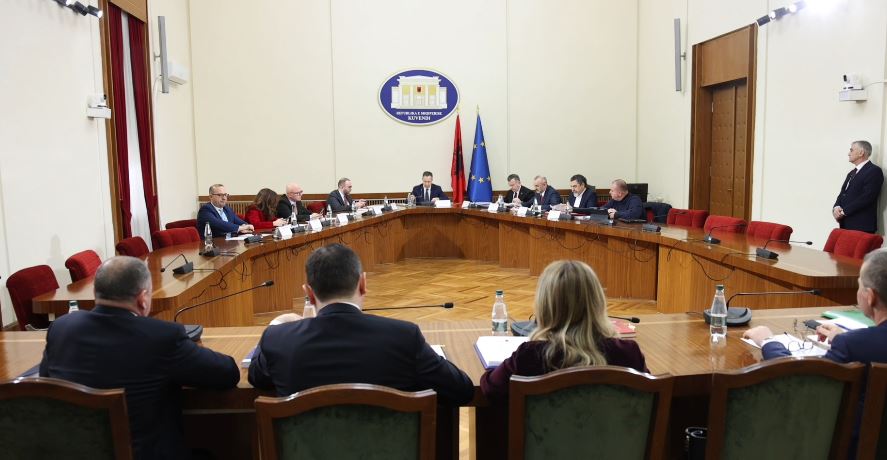 Bardhi pyet prokurorët/ Zbardhen diskutimet nga mbledhja me dyert të mbyllura të Këshillit të Mandateve, deklarata e fortë e SPAK: Ka prova të reja për Ballukun, kërcënoi dy dëshmitarë 2 kehsilli i mandateve balluku prokuroret