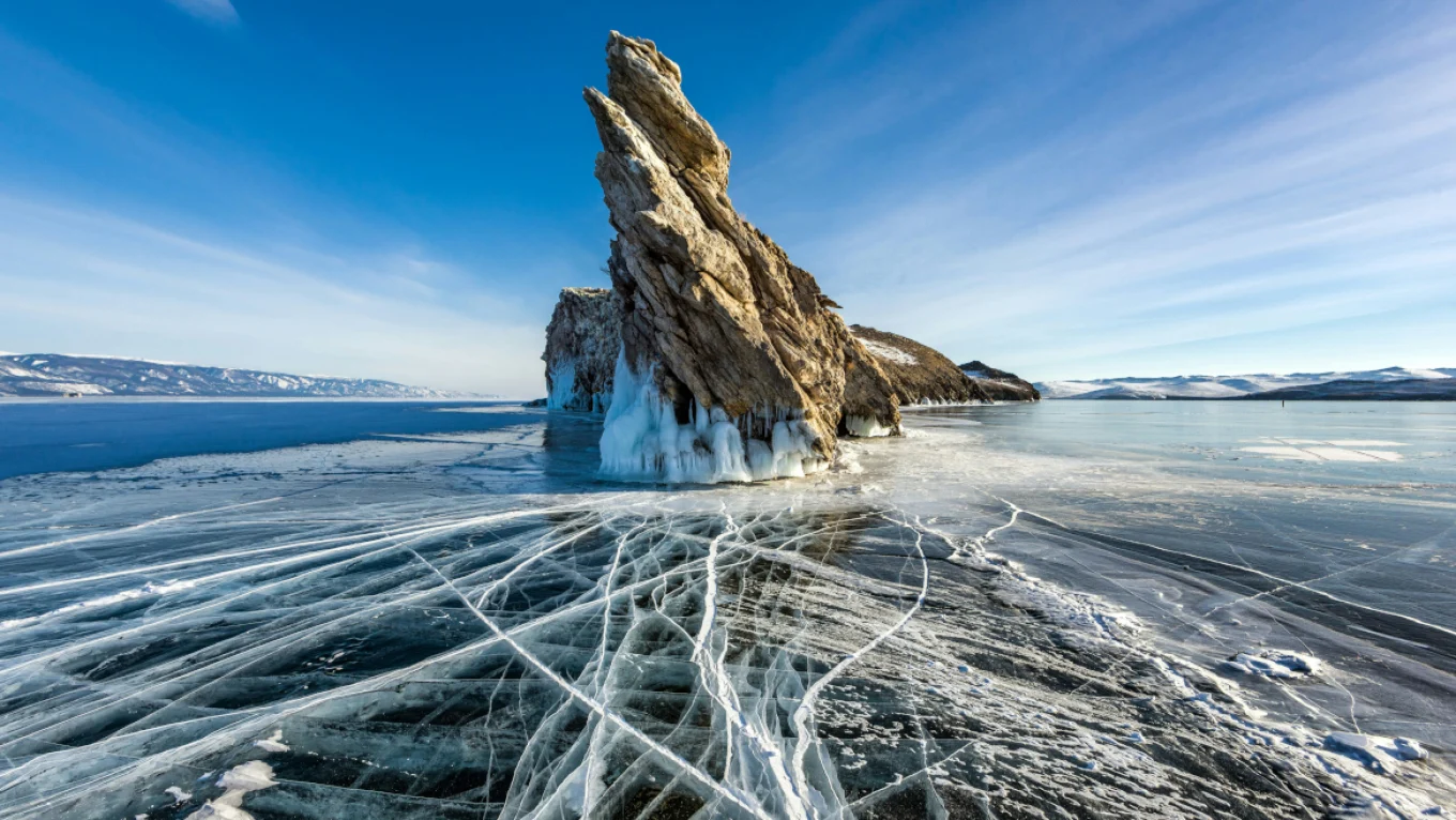 Tragjedi në Liqeni Baikal në Siberi, 7 turistë humbin jetën pasi automjeti i tyre ra në ujërat e akullta