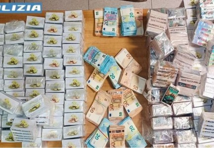 Operacion antidrogë në Milano, kapen 70 kg hashash dhe 75 mijë euro cash! Në pranga shqiptari dhe rumuni