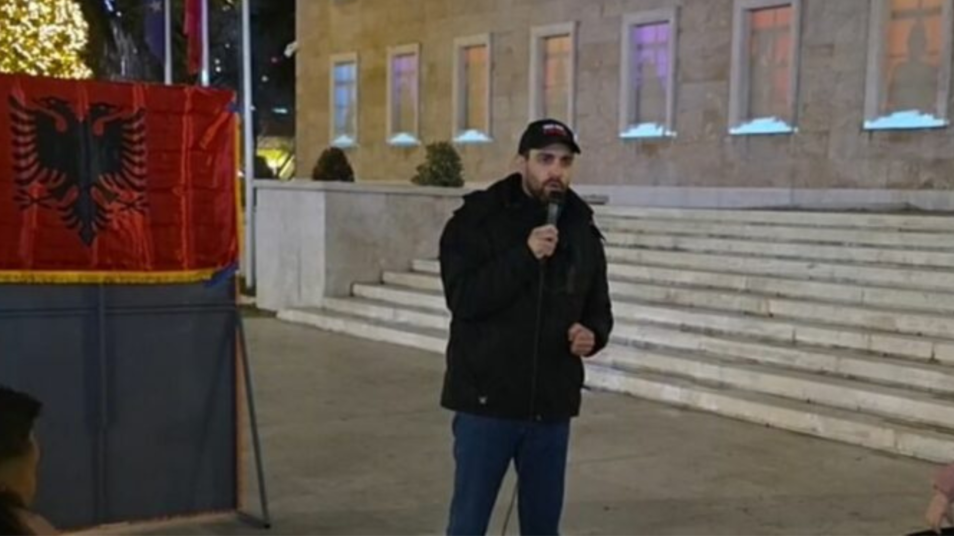 Berisha nis protestën para kryeministrisë, Lapaj i ‘liron’ vendin