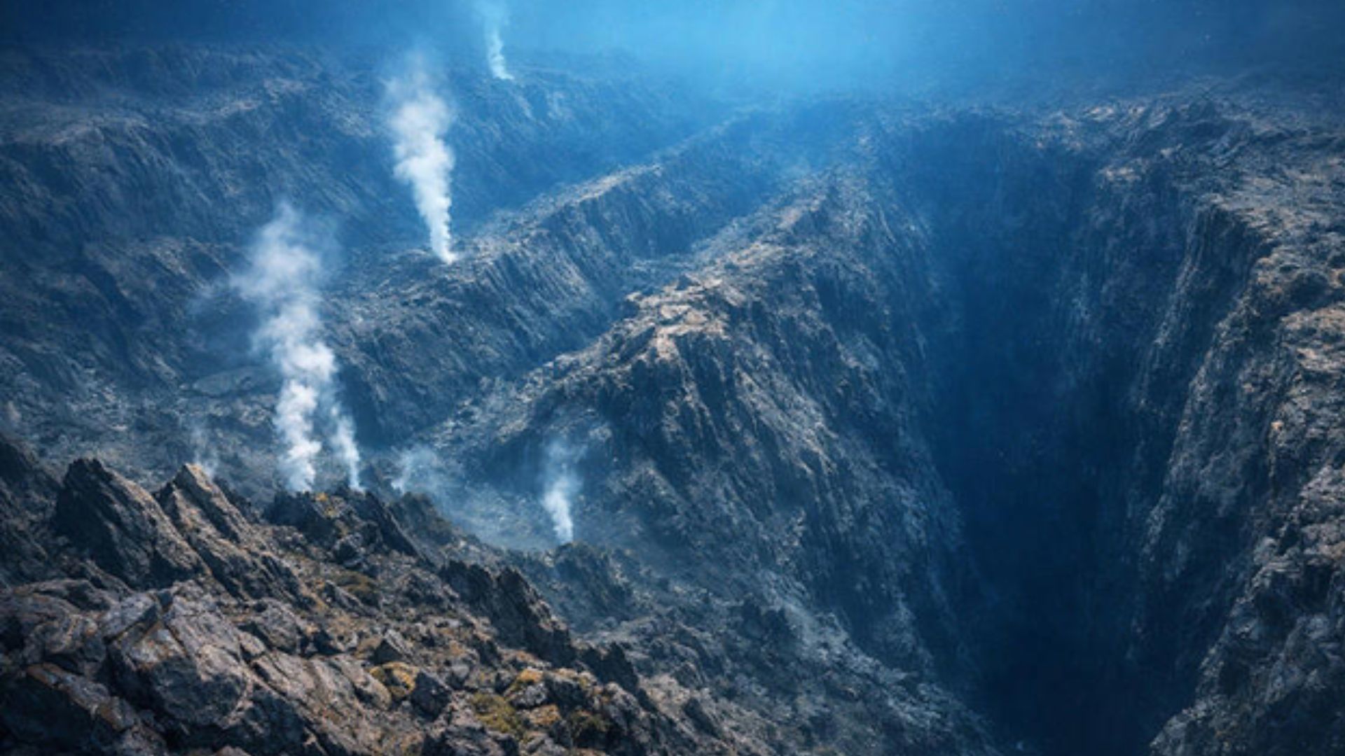 Një forcë e thellë në Atlantik ka krijuar një kanion 500 km të gjatë