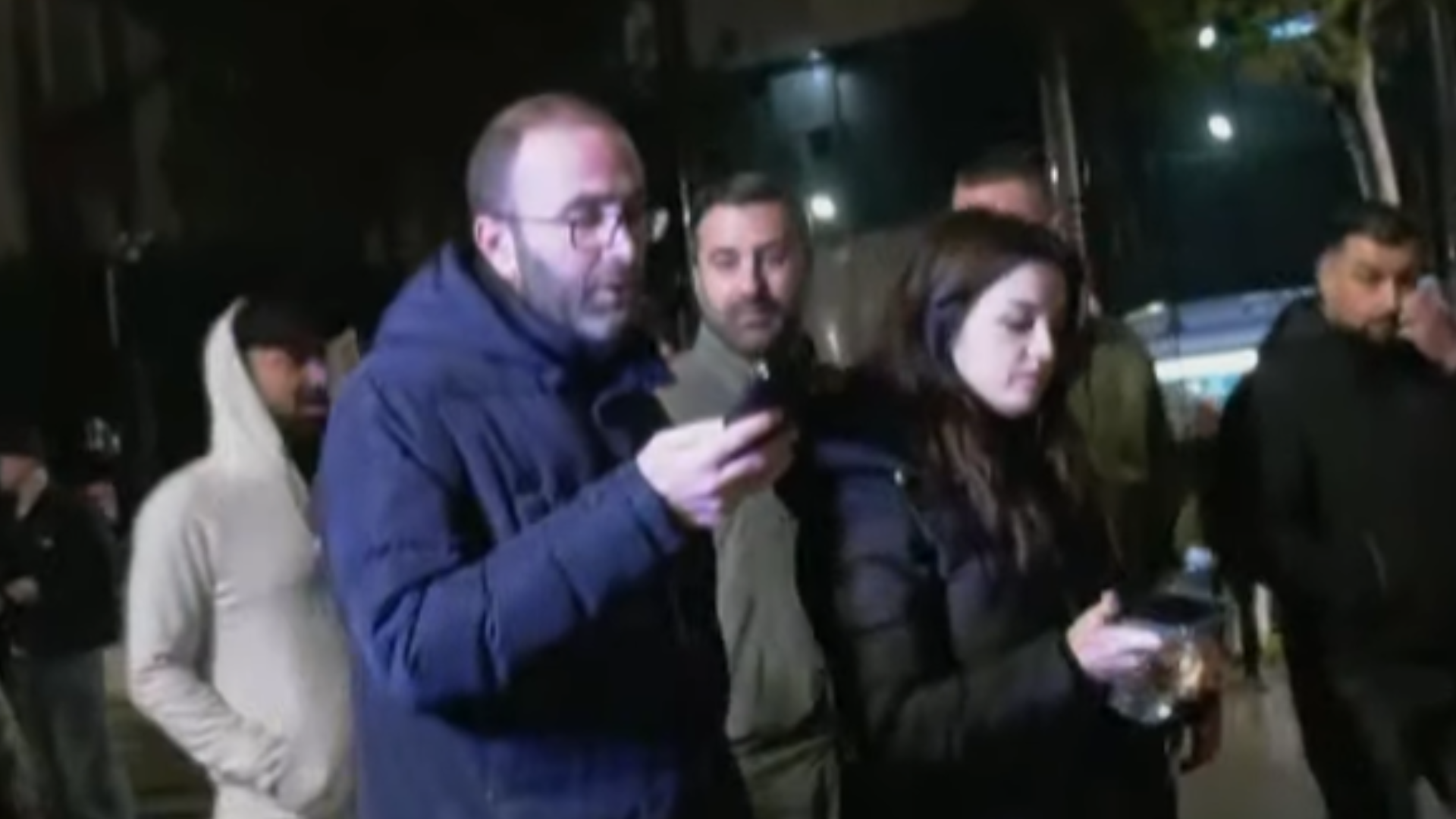 Zhvendoset protesta drejt Kuvendit, deputetët e PD-së marshojnë për në parlament