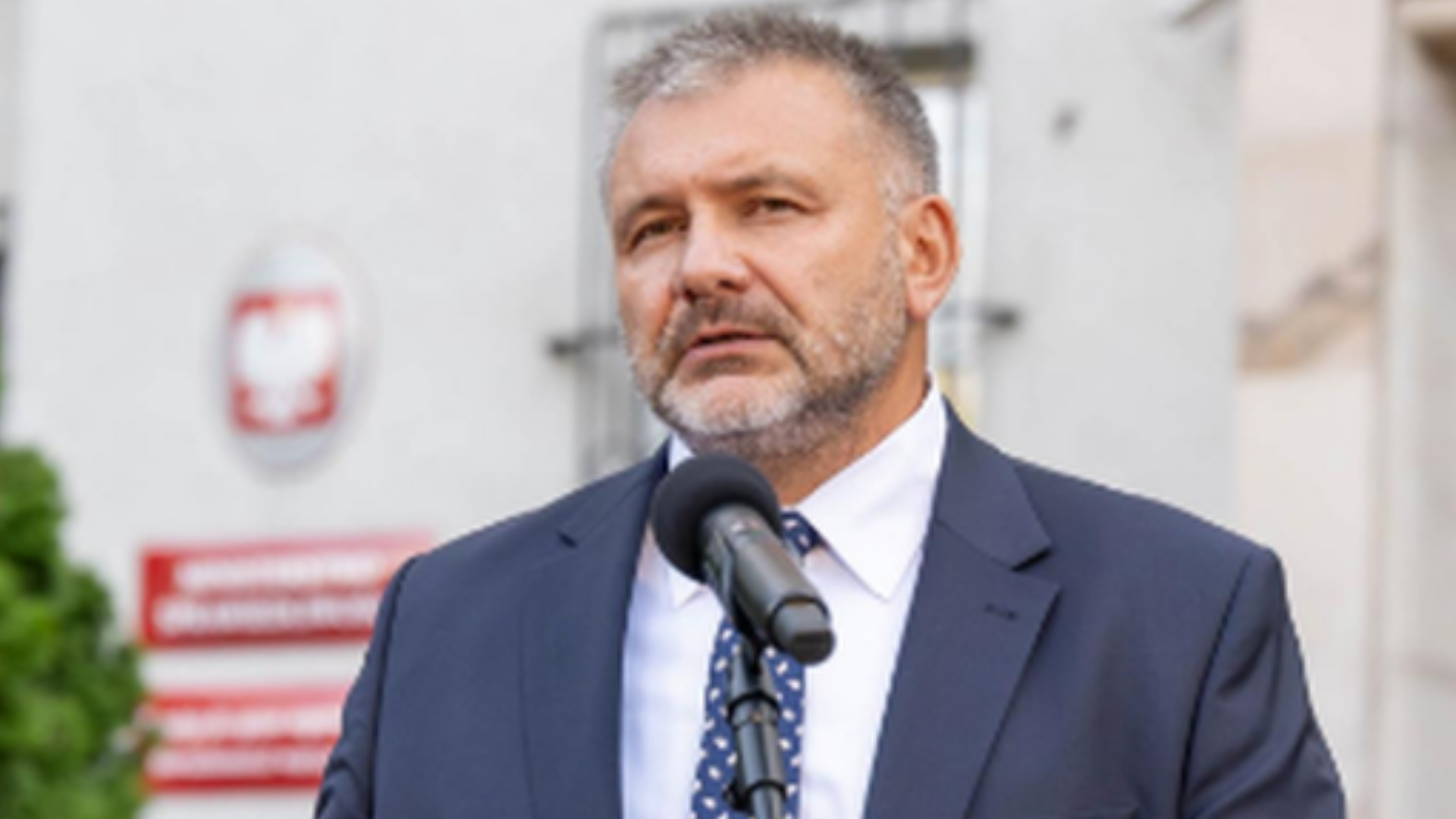 VIDEO/ Nuk i dha përparësi një këmbësoreje teksa lëvizte e makinë, gjobitet ministri i Drejtësisë në Poloni