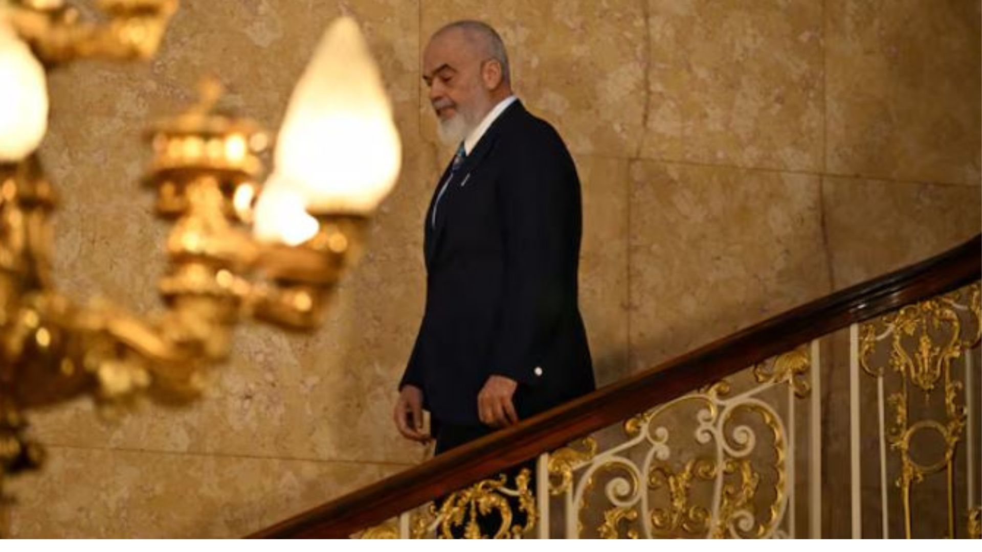 Reuters: Kryeministri shqiptar Edi Rama kërkon të ndalojë gjyqësorin nga shkarkimi i ministrave