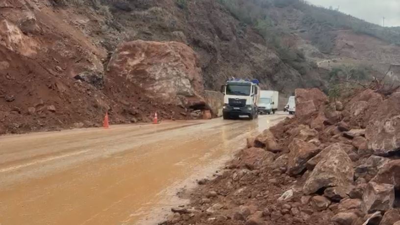 Rreziku mbetet i pranishëm në “Kthesat e Dragostunjës”, qarkullim me vështirësi dhe mungesë masash sigurie 14 qw