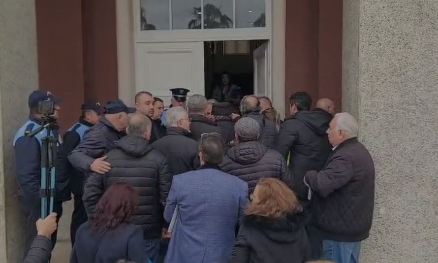 “Do ju shpronësojmë”, Rama iu ofroi disa opsione, banorët e prekur nga projekti TID kundërshojnë: Do të përshkallëzojmë protestën nëse… 11 tid te bashkia