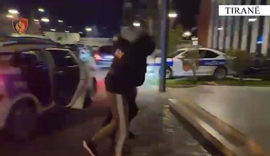 Theu masën e sigurisë dhe dhunoi një mjek/ Ndalohet 28-vjeçari në Tiranë, autor edhe i disa vjedhjeve (VIDEO) 13 tirane policia