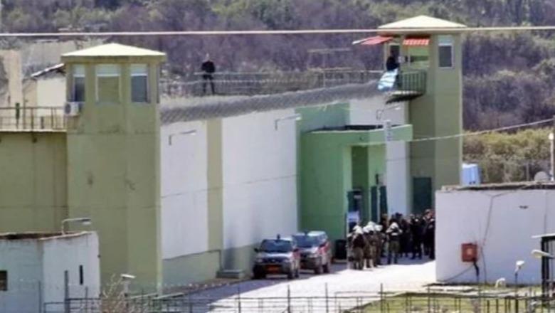 Shqiptari i dënuar për vrasje mbyllet brenda qelisë në burgun Malandrinos të Greqisë, policia hyn me forcë dhe gjen ..(EMRI)