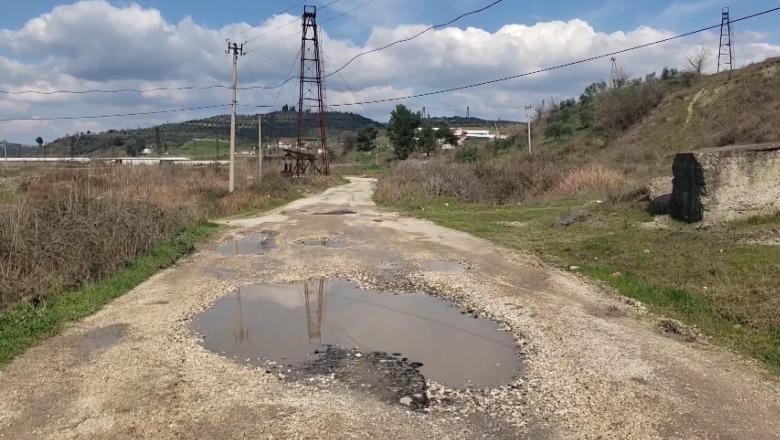 Kuçova e naftës pa rrugë e kanalizime, ankohen banorët: Këtu del 'ari i zi' dhe ne s’kemi rrugë! Eshtë turp i botës 6 1774104183 kucove