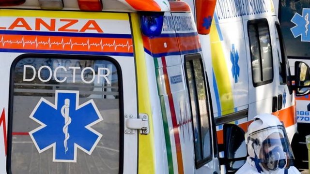 Dyshohet për vrasjen e pesë pacientëve, nisin hetimet për shoferin e ambulancës