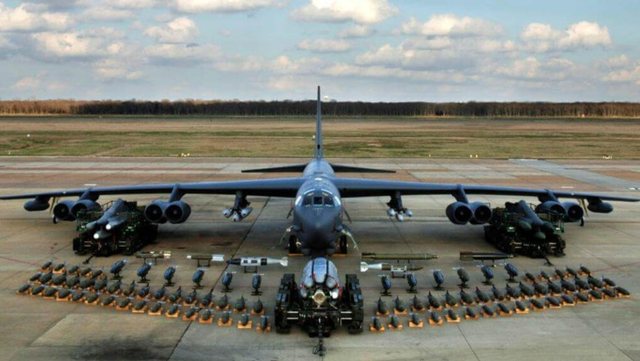 Trump tha se sot Irani do të goditet fort, SHBA gati të përdorin bombarduesin e famshëm B-52 (VIDEO)