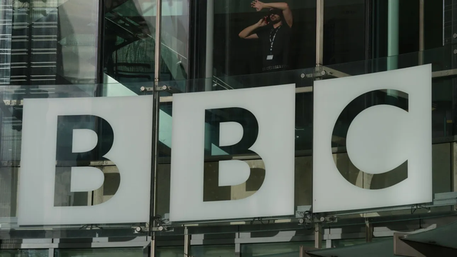 Pas padisë nga presidenti Trump, ish-ekzekutivi i “Google” zgjidhet drejtori i ri i BBC-së! (FOTO) 15 640 0 69c3f30d12a8e
