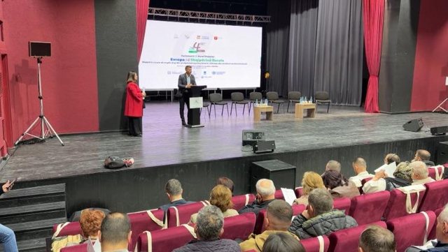 Fermerët ngrenë zërin në ‘Parlamentin Rural’, kërkojnë më shumë grante për bujqësinë 17 640 0 69c6a56acc62e