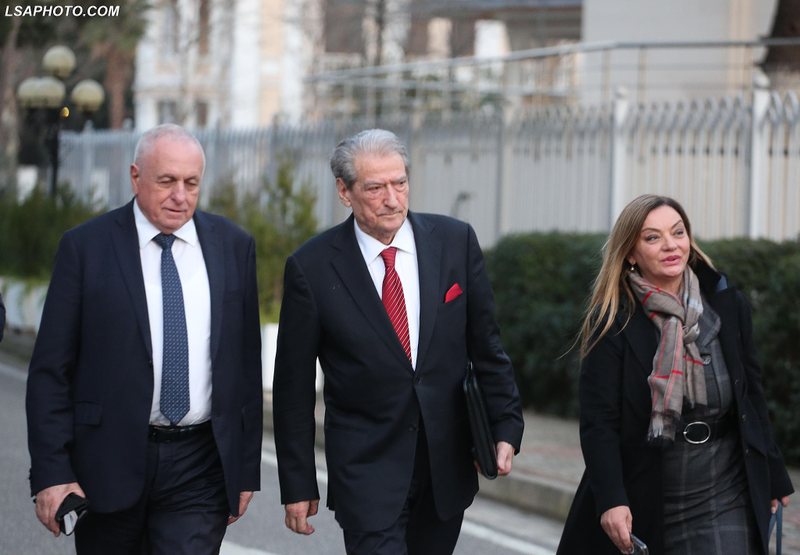 Tritan Shehu i bie shkurt: Sali Berisha do të rizgjidhet, mos u lodhni kot